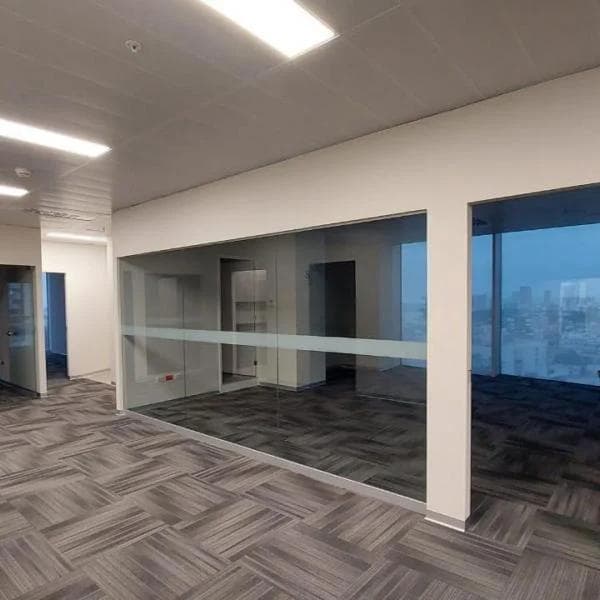 Alquiler oficinas implementadas en Magdalena y San Isidro desde m