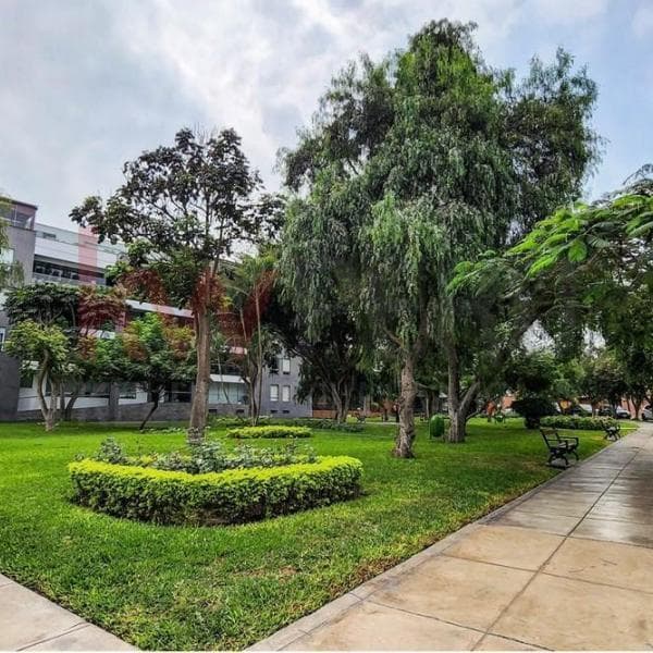 Vive en el Esplendor del Exclusivo Dplex en Surco Un Hogar de Ensueo Espera por Ti