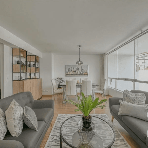 Vendo dplex m en primer piso amplias habitaciones y cocheras en Surco