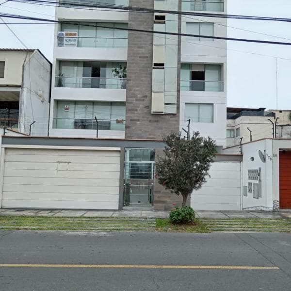 HERMOSO FLAT EN VENTA CHAMA SURCO