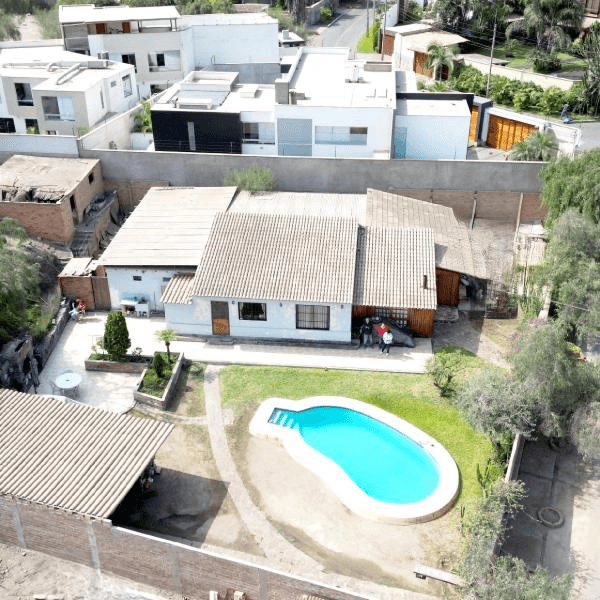 VENTA DE CASA COMO TERRENO CON PISCINA EN SOL DE LA MOLINA TERRENO DE M