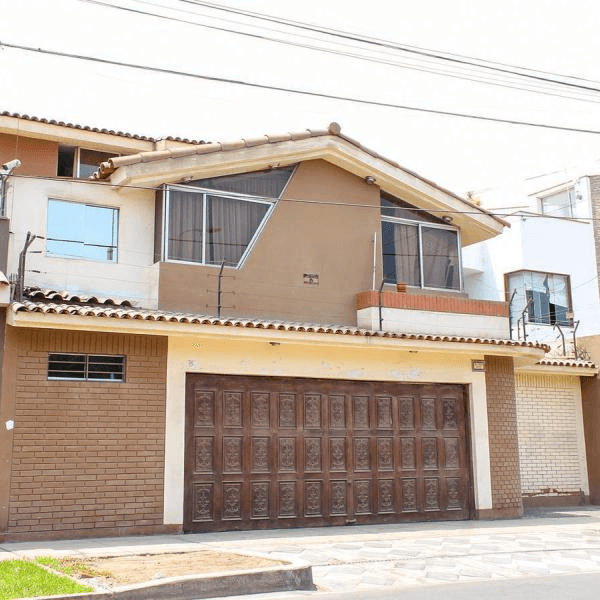 Casa en venta como terreno en urbanizacion los Ingenieros La Molina