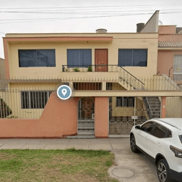 VENDO CASA DE m PISOS SAN ROQUE SURCO