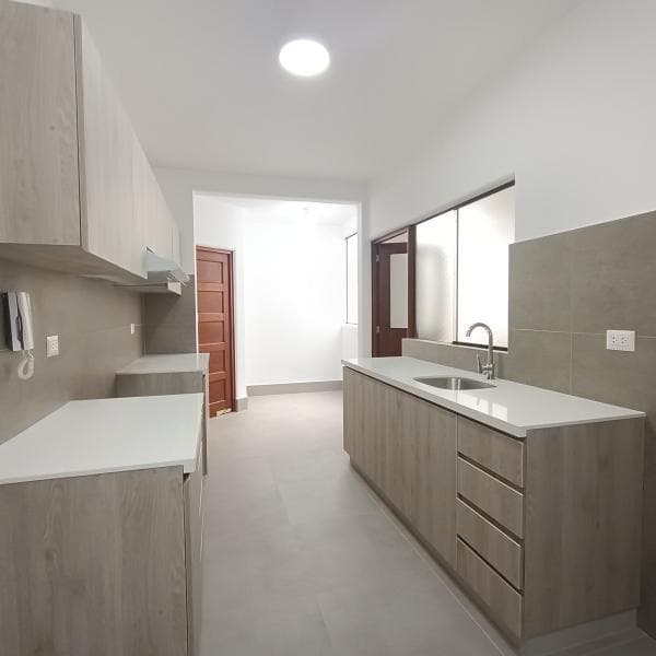 VENDO AMPLIO DPTO FLAT 1ER PISO 185 M2 CONDOMINIO REMODELADO ILUMINADO! SURCO
