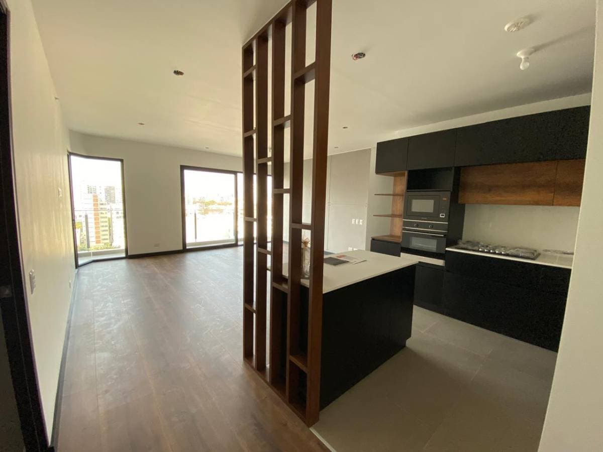 Oportunidad Exclusiva en San Isidro: Moderno Departamento de Lujo