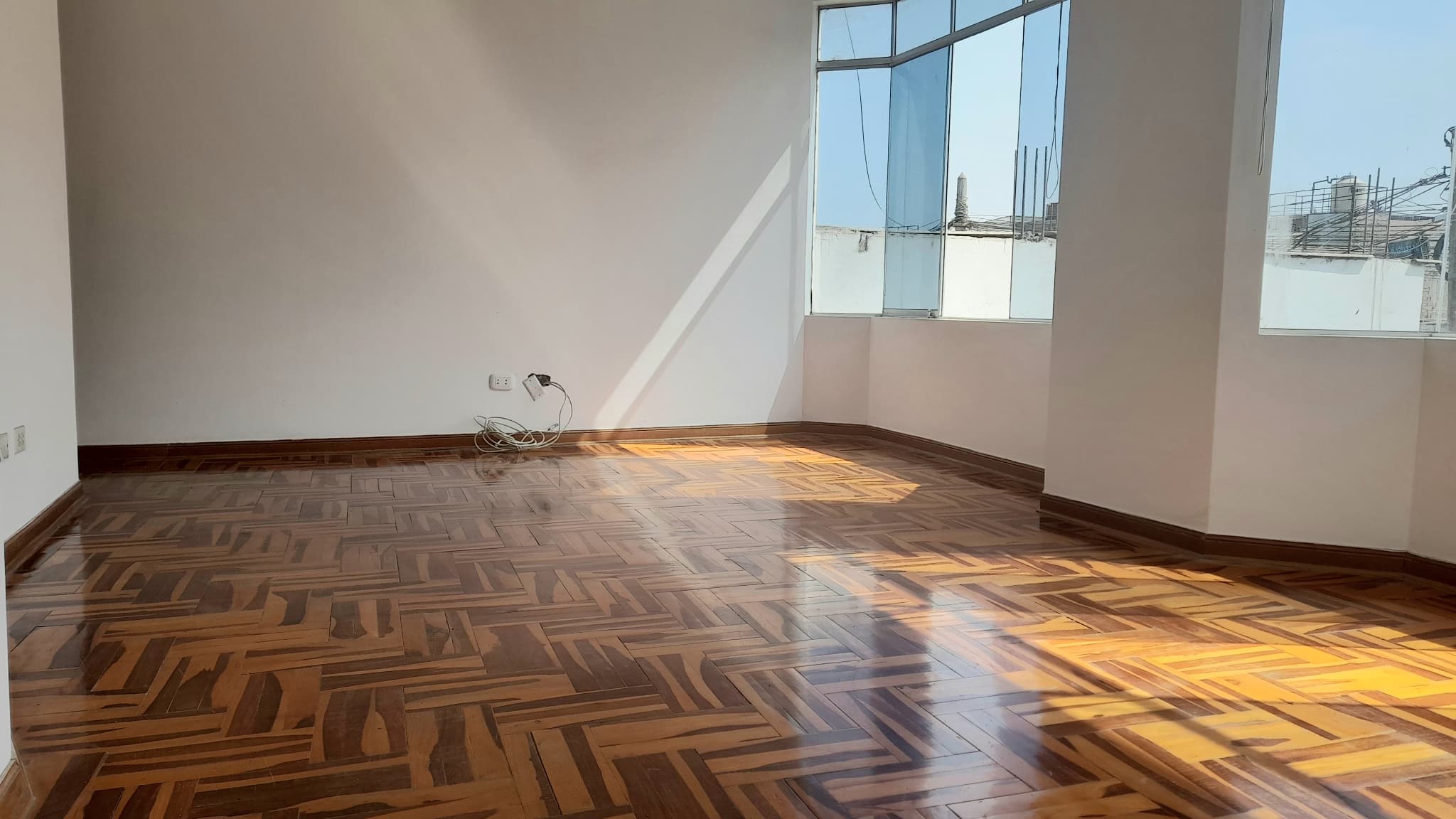 Ocasion con Cochera! Venta de Dpto. Muy Iluminado y Ventilado en La Molina