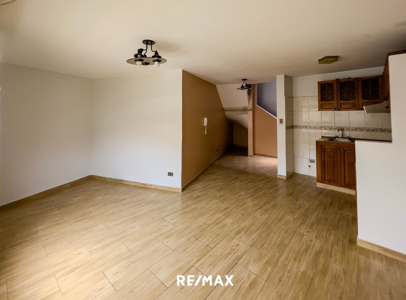 Venta de Duplex Monterrico Chico Santiago de Surco con Cochera