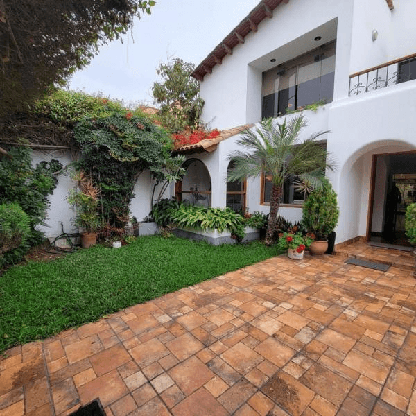 LINDA CASA EN SURCO LMITE CON MIRAFLORES