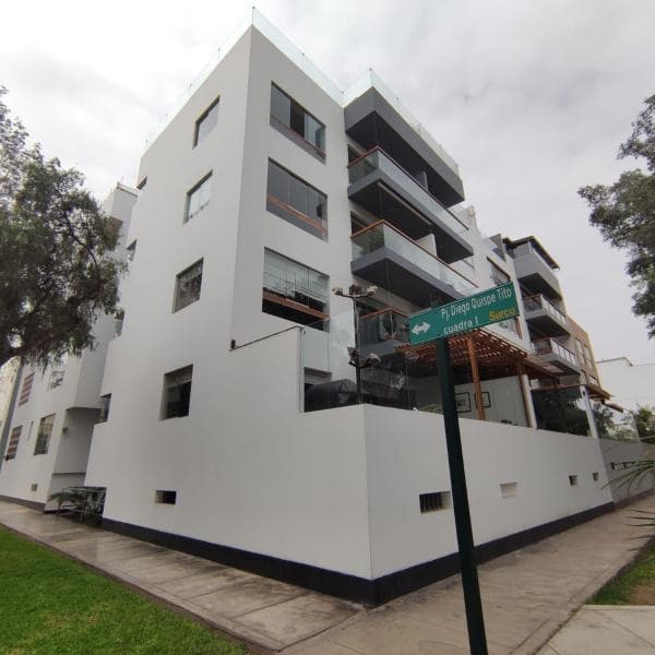 Vendo Departamento DUPLEX en SURCO lmite con Miraflores