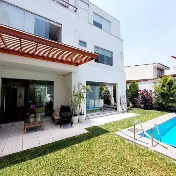 OPORTUNIDAD, BAJO DE PRECIO! Casa moderna minimalista en SIRIUS, LA MOLINA.