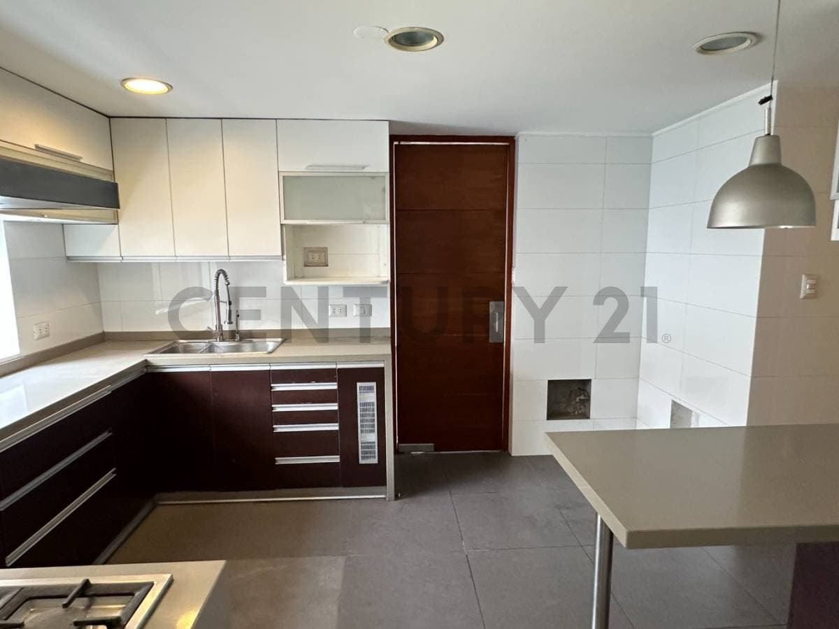 Venta de hermosa y acogedora casa en Surco