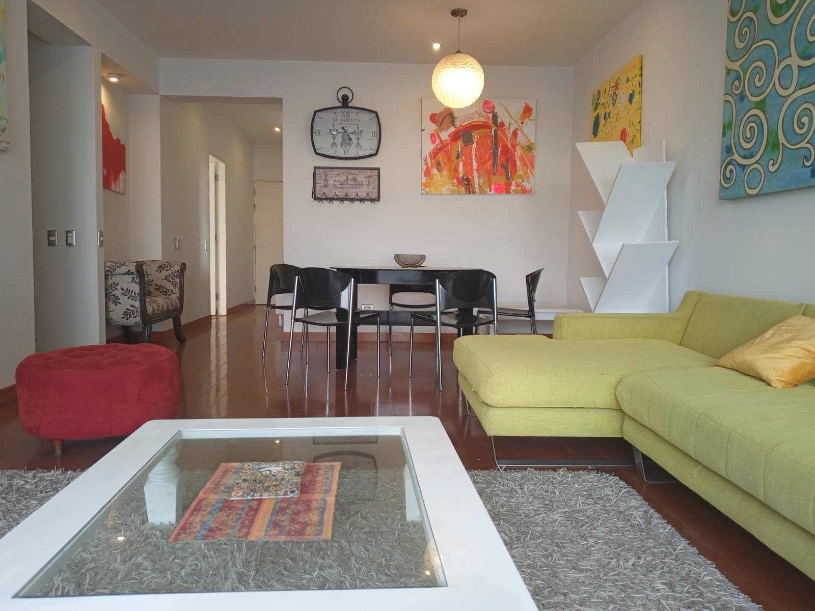 SE vende comodo y espacioso departamento en la centrica av salaverry san isidro