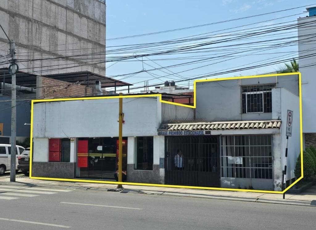 Local Comercial de 325 m² en la Avenida Benavides, Surco