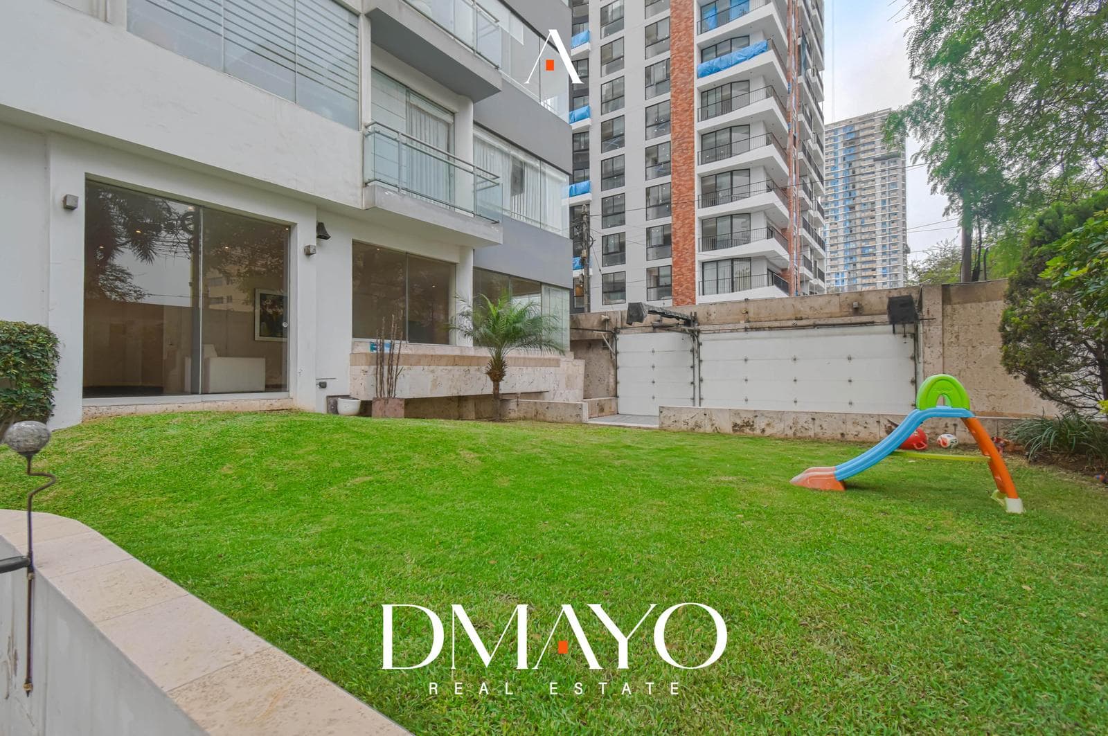 VENTA DE EXCLUSIVO DEPARTAMENTO EN PRIMER PISO CON JARDIN Y PISCINA URB. ORRANTIA - SAN ISIDRO